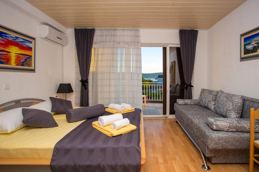 Lanterna Rooms Turanj Extérieur photo