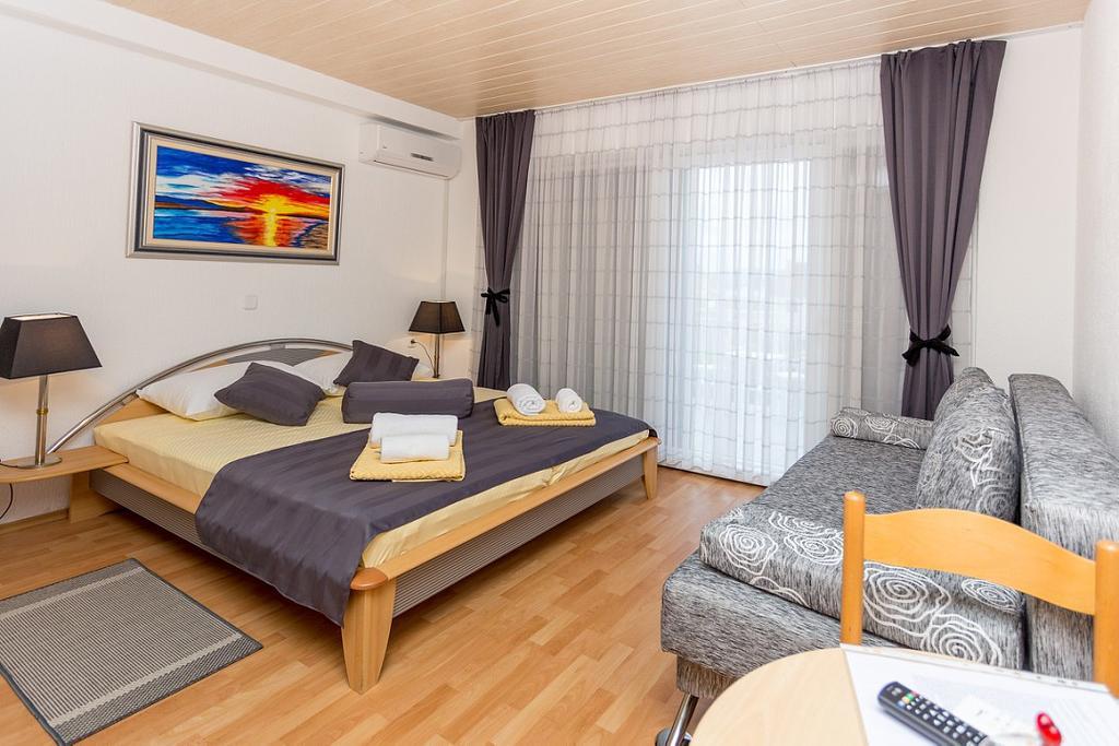 Lanterna Rooms Turanj Extérieur photo