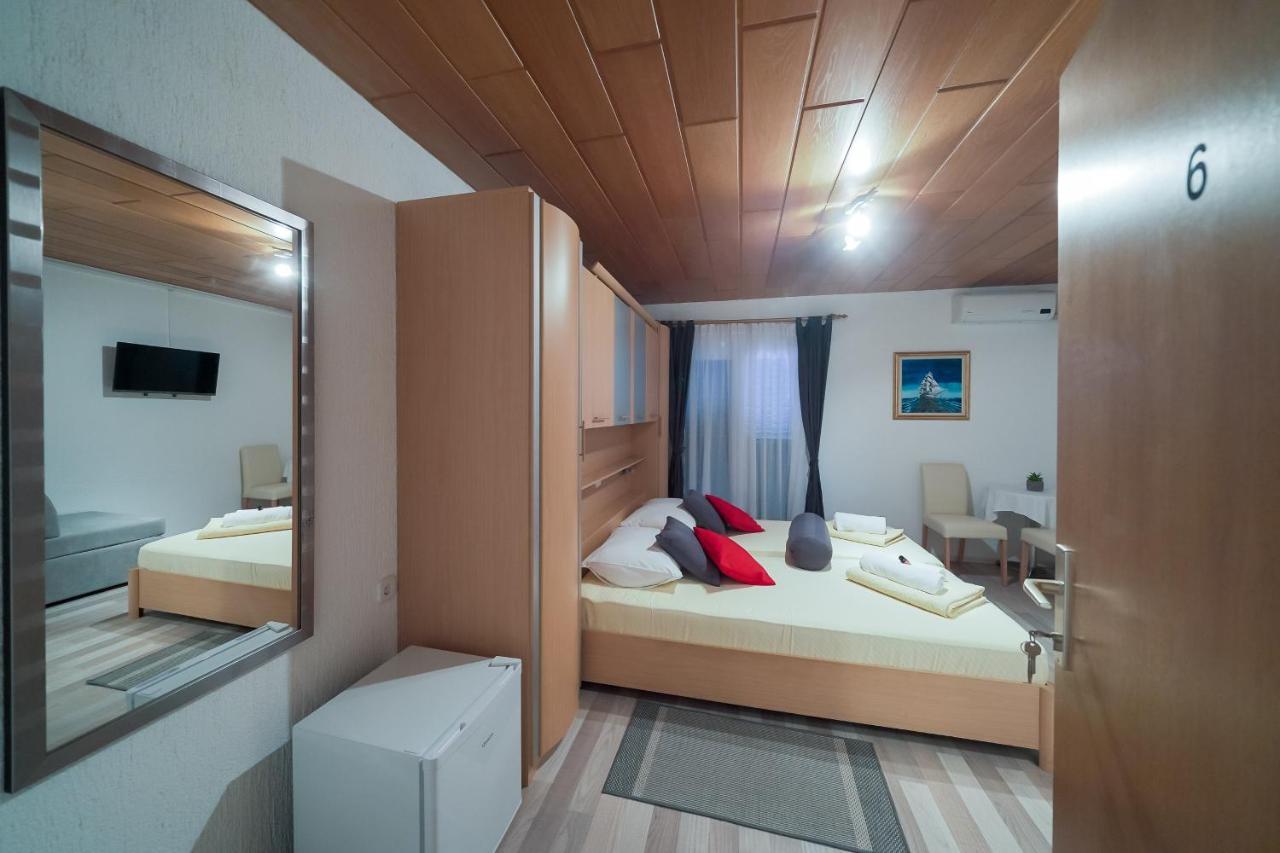 Lanterna Rooms Turanj Extérieur photo