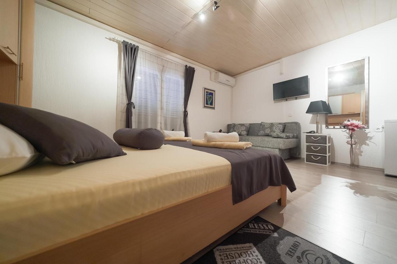 Lanterna Rooms Turanj Extérieur photo