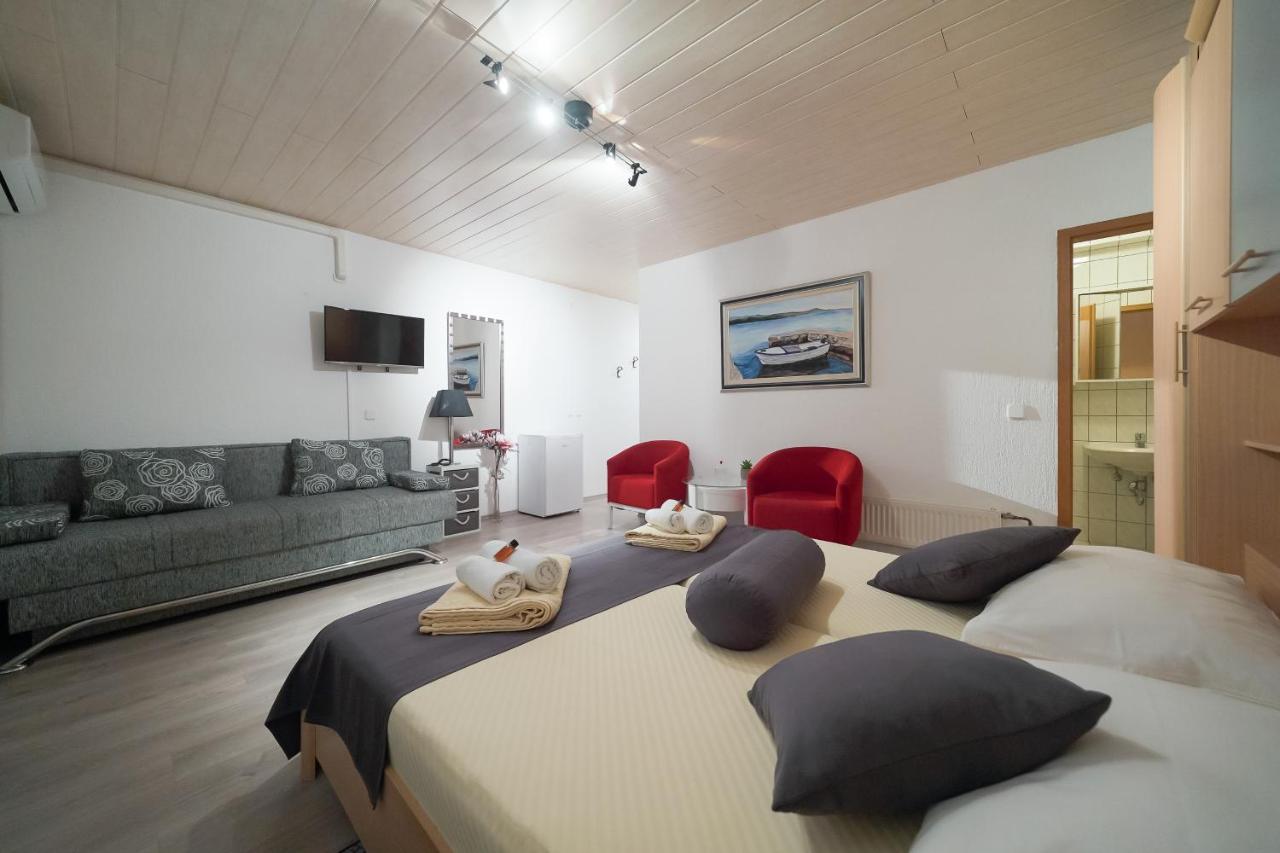 Lanterna Rooms Turanj Extérieur photo