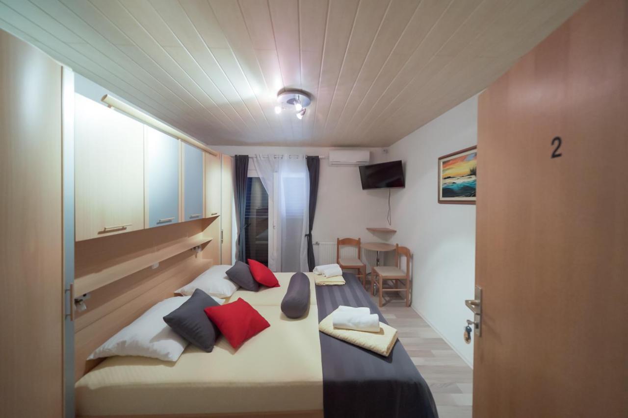 Lanterna Rooms Turanj Extérieur photo